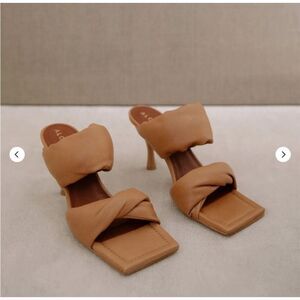 Alohas Twist Strap Mule Heels